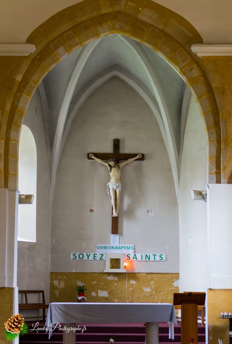 🗝️ L'Église Saint-Pierre d'Angresse : Du Roman au Gothique Église Saint-Pierre d