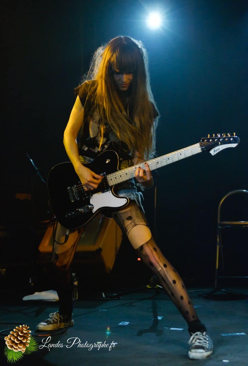 🎸 Les Plasticines : Capturer l'Élan d'un Groupe Phare à l'Espace Tatry Les Plasticines en live à l’Espace Tatry de Bordeaux