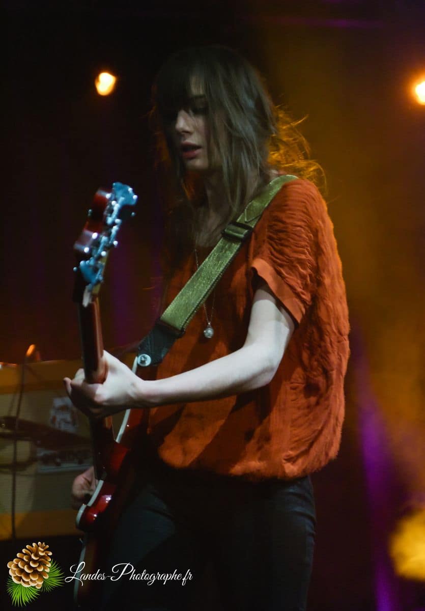 🎸 Les Plasticines : Capturer l'Élan d'un Groupe Phare à l'Espace Tatry Les Plasticines en live à l’Espace Tatry de Bordeaux