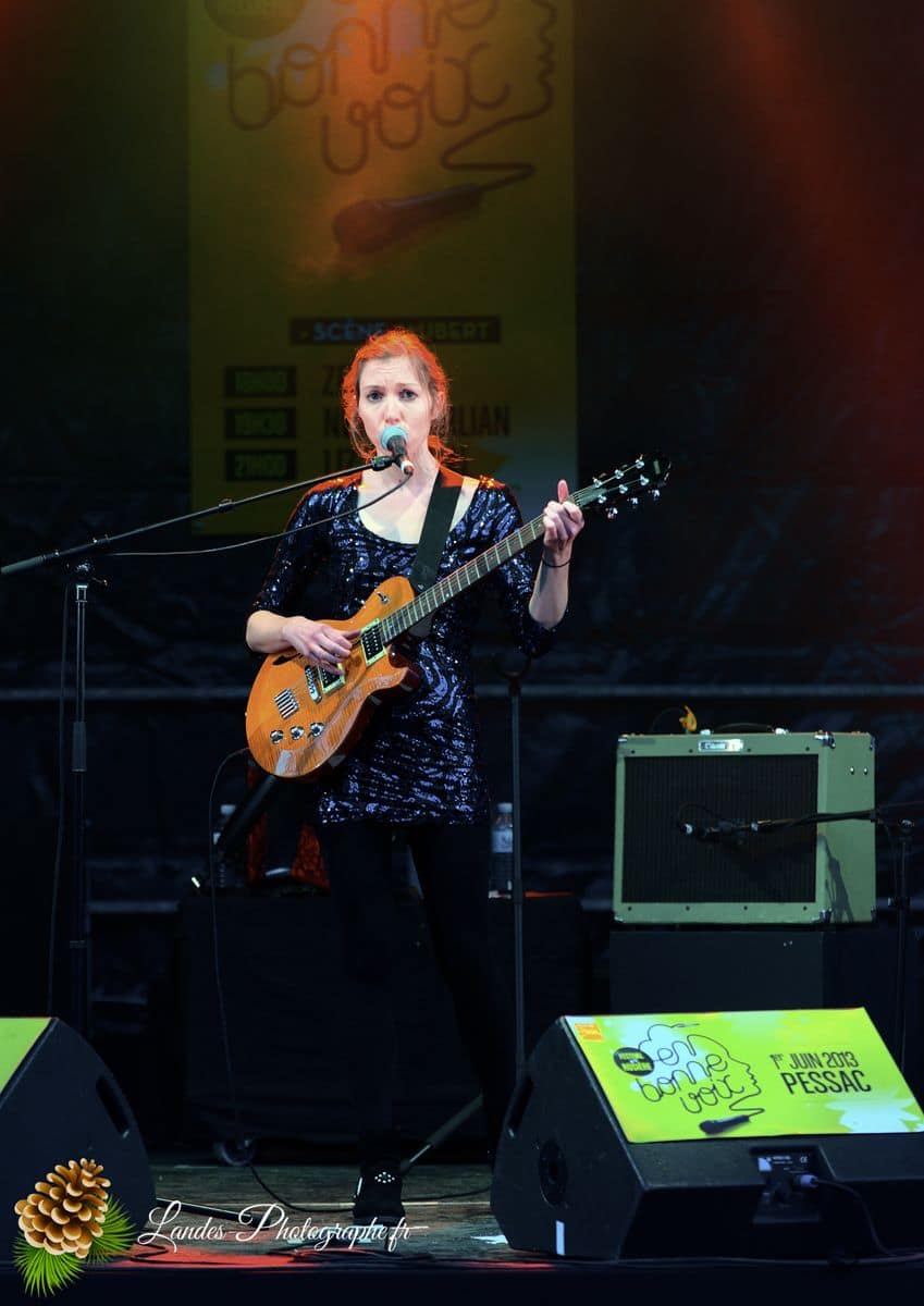 🎤 Liz Cherhal au Festival En Bonne Voix : Capturer l'Émotion Liz Cherhal en concert au Festival En Bonne Voix 2013