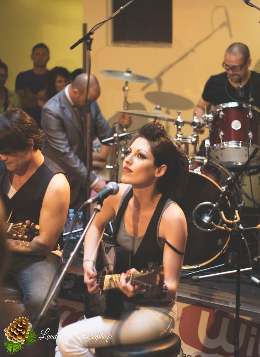 ✨ Superbus en Acoustique : L'Événement Show Case au Virgin Megastore de Bordeaux Superbus en showcase au Virgin Megastore de Bordeaux