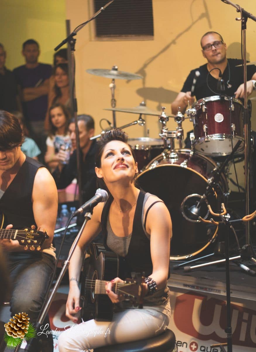 ✨ Superbus en Acoustique : L'Événement Show Case au Virgin Megastore de Bordeaux Superbus en showcase au Virgin Megastore de Bordeaux